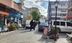 Eskişehir'de düzensiz parklar yaya geçişini engelliyor!