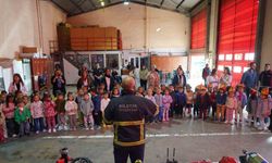Çocuklar itfaiyecilerle buluştu