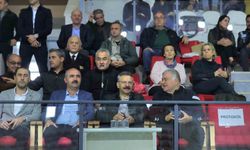 Vali Aksoy, Hentbol maçını tribünden takip etti