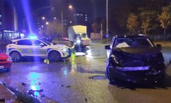 Eskişehir'de iki otomobil çarpıştı: 2 yaralı!