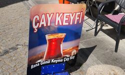 Eskişehir’in ara sokaklarında sıcak çay daveti ilgi çekiyor