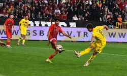 Tayfun gollerini atmaya devam ediyor