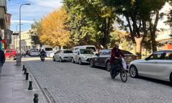 Eskişehir'de çift sıralı park trafiği kilitledi!