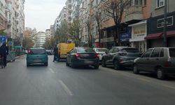 Eskişehir'de çifte park trafiği felç etti!