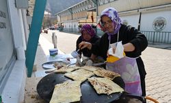 İnönülü kadınlardan Başkan Hamamcı’ya bazlama ikramı