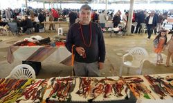 30 yıldır şehir şehir dolaşarak tespih satıyor