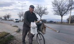 84 yaşında pedal çevirerek geçimini sağlıyor