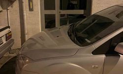 Apartman önüne park edilen araç yüzünden vatandaş evine giremedi