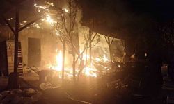 Arı kovanlarının bulunduğu sundurma yapıda yangın