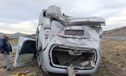 Hafif ticari araçların çarpıştığı kaza 7 kişi yaralandı