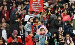 Minik taraftarlar "Kucak Dolusu Hayaller" ile tribünle buluştu
