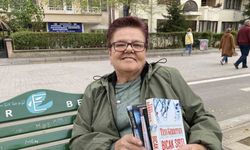 Tek gözü görmeyen 66 yaşındaki kadın her gün 300 sayfa kitap okuyor