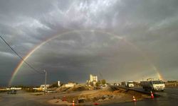 Yağmur sonrası beliren gökkuşağı görsel şölen oluşturdu