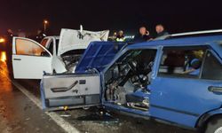 Eskişehir'de kafa kafaya çarpıştılar: 1'i ağır 9 yaralı