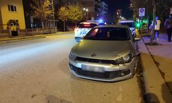 Eskişehir'de otomobil ile motosiklet çarpıştı: Ucuz atlattılar
