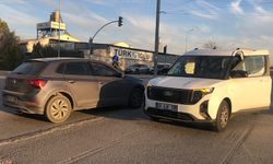 Eskişehir'de otomobil ile ticari araç çarpıştı: 1'i çocuk 6 yaralı