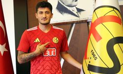 Eskişehirsporlu futbolcu kart yedi cezalı duruma düştü