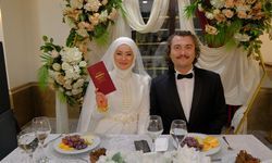 Psikolog çift görkemli bir düğünle hayatlarını birleştirdi