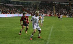 Sağ bekte Ozan İsmail görev yaptı