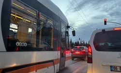 Eskişehir’de tramvay yolu araç trafiğine teslim oldu
