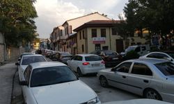 Eskişehir'in tarihi bölgesinde sokaklardan geçmek imkansız