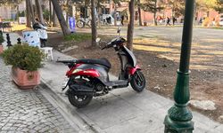 Hamamyolu’nun ara sokağına bırakılan motosiklet tepki çekti