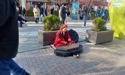 Eskişehir'de sokak sanatçısı ilgileri üzerine topladı