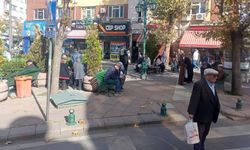 2 Eylül Caddesi’nde banklar güneş keyfi yapanlarla doldu