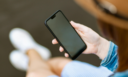 Tek elle telefon kullanımı el sağlığını tehdit ediyor