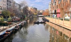 Eskişehir’de turistler soğukta da gondolu tercih ediyor!