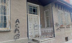 Eskişehir’de çürümeye terk edilen bina tehlike saçıyor!