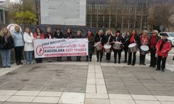 Eskişehir’de 29 Ekim Kadınlar Derneği eşitlik çağrısını yineledi!