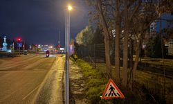 Eskişehir'de sürücü ve yayalar için büyük risk: Yerinden söküldü