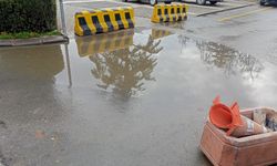 Eskişehir'de su birikintisi geçişi zorlaştırdı