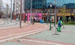 Eskişehir'in işlek caddesinde sabah temizliği