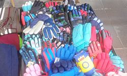 Eskişehir'de havalar soğudu, eldivenler tezgahlarda yerini aldı