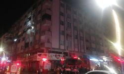 Apartmanda çıkan yangında 5 kişi dumandan etkilendi