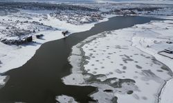 Donan Emre Gölü görüntüsüyle kartpostalları aratmadı