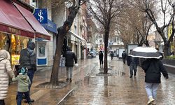 Eskişehir'de karla karışık yağmur günlük yaşamı etkiledi