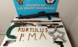 Eskişehir'de kaza sonrası tehditler savurdu: İş yerinden cephanelik çıktı