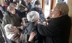 Eskişehir'de tramvayda yer kavgası: Baston ve çantalar havada uçtu