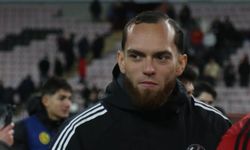 Takım arkadaşlarını tebrik etti