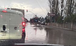 Eskişehir’de sağanak trafiği felç etti!