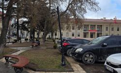 Eskişehir’de aydınlatma direği alarm veriyor