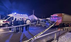 Tır ile otomobil çarpıştı: Bir ölü çok sayıda yaralı var!