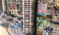 Çarşı merkezinde satılan güneş gözlükleri tehlike saçıyor