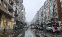 Eskişehir’de fırtına ve yağış karanlığı erken getirdi