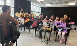 Bilecik Gençlik Merkezi'nde gitar kursu sürüyor