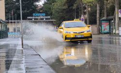 Eskişehir sular altında: Sürücüler zor anlar yaşadı