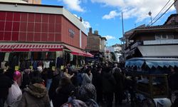 Eskişehir'de çarşıda yoğunluk: Güneşi gören akın etti